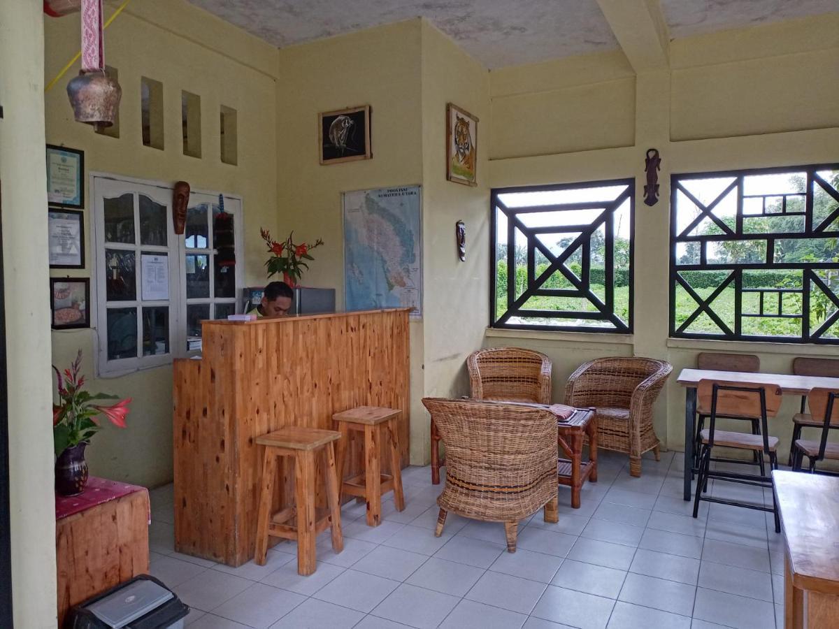 Berastagi Mountain View Homestay & Pizzeria Buitenkant foto