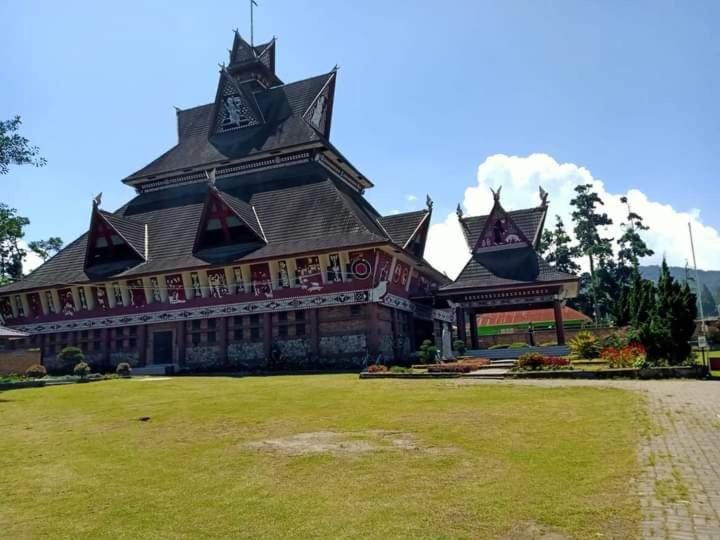 Berastagi Mountain View Homestay & Pizzeria Buitenkant foto