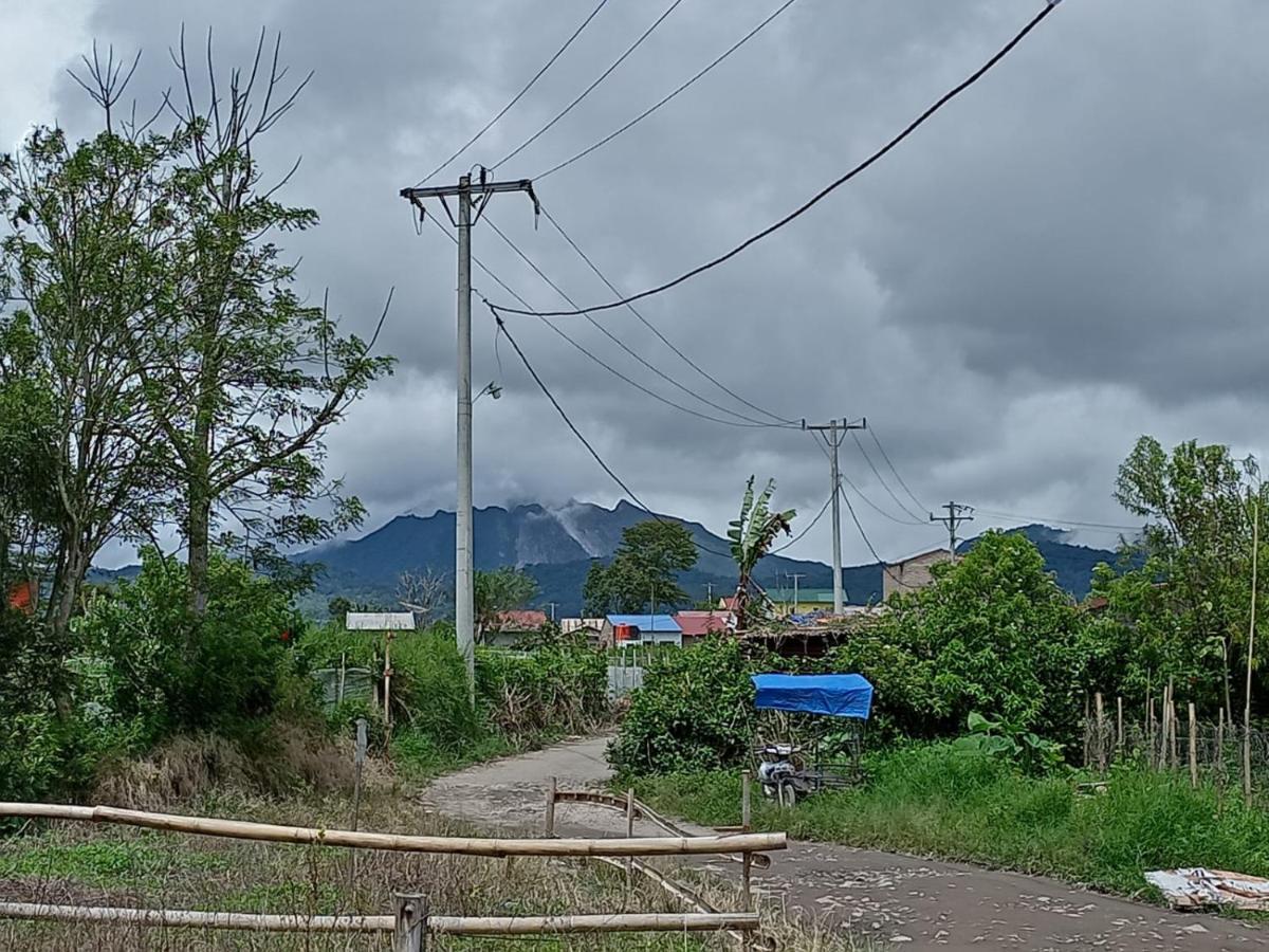 Berastagi Mountain View Homestay & Pizzeria Buitenkant foto