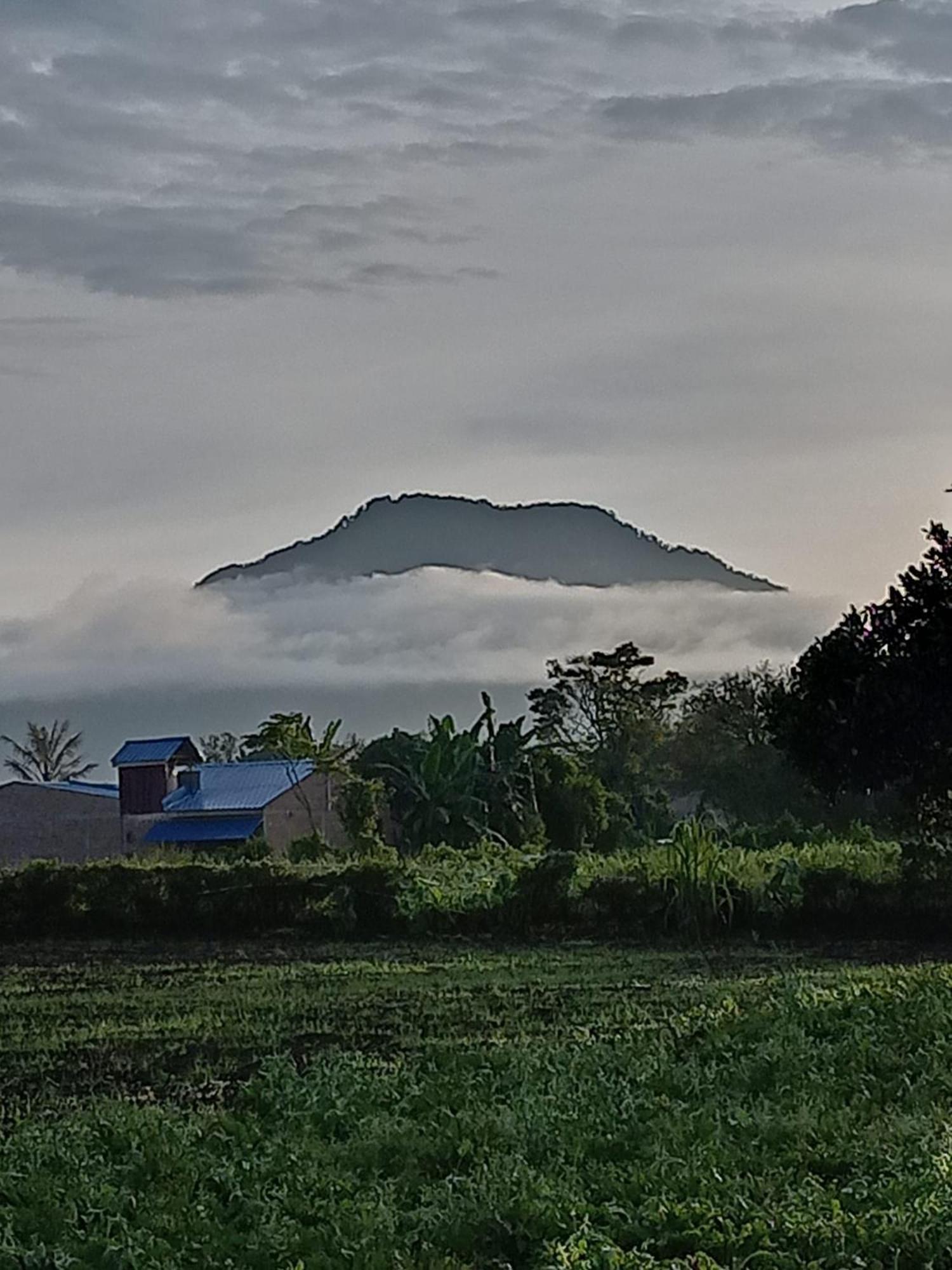 Berastagi Mountain View Homestay & Pizzeria Buitenkant foto